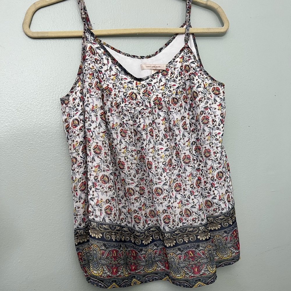 XS Skies are blue lined lightweight tank blouse